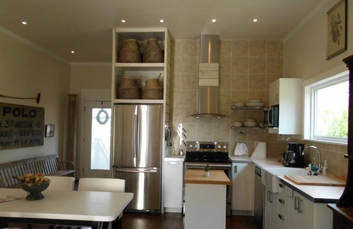 Windsor House | Pet-Friendly Getaway at Lace Curtain Village 3 - Rated 10/10