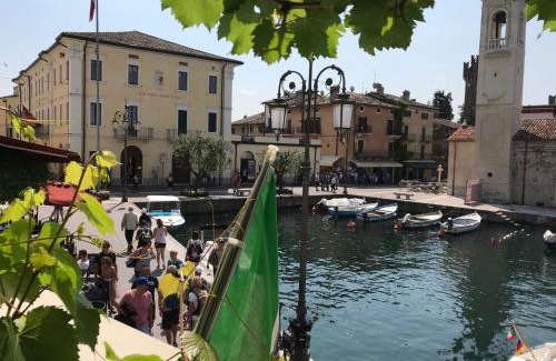 Lazise Old Town Apartment | Lake View Retreat at Lacisivm - Guest Rated 9/10