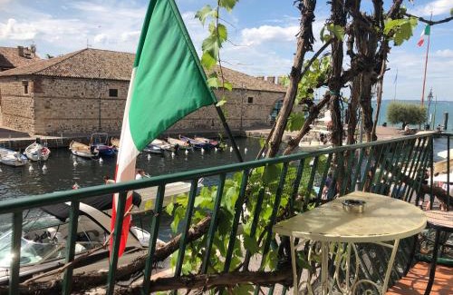 Lazise Old Town Apartment | Lake View Retreat at Lacisivm - Guest Rated 9/10