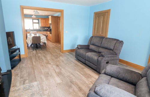 Banna House | Family-Friendly LACK COTTAGE with Open Fire in County Kerry