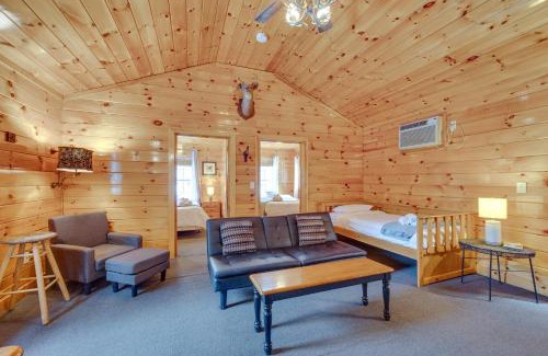 Weirs Beach House | Cozy Laconia Cabin Near Lake Winnipesaukee with Pool!