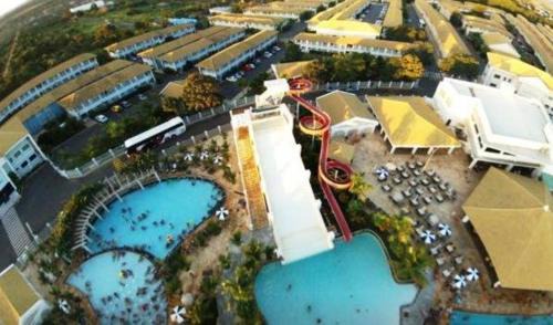 Jardim Paraiso Apartment | Relax at Lacqua diroma: Family Suites & 24-Hour Water Park