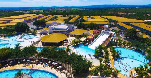 Jardim Paraiso Apartment | Relax at Lacqua diroma: Family Suites & 24-Hour Water Park