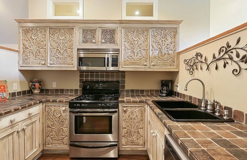 Covington House | Top-Rated Lacroix Loft with Pool & Lake View in Covington