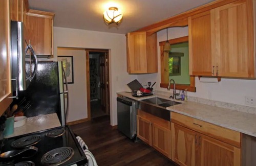 Elizabethtown Ski Chalet | Lacy's Camp, Chalet in amazing Lincoln Pond with WiFi