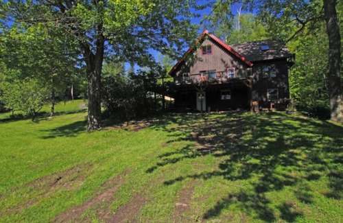 Elizabethtown Ski Chalet | Lacy's Camp, Chalet in amazing Lincoln Pond with WiFi