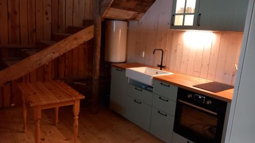 Stollet Apartment | Discover LadansLoft: Family-Friendly Stay with Breakfast