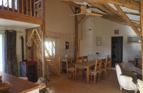 Cherier House | Pet-Friendly Family Retreat at Ladavaminne with Breakfast