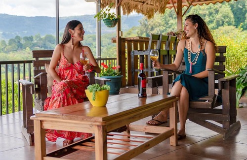 Santa Rosa Bed & Breakfast | Exceptional Ladera Hotel: Breakfast & Child-Friendly Comfort