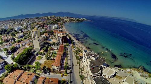 Kadnlar Denizi Mahallesi Apartment | Relax at Ladies Beach Suite Hotel with Private Oceanfront Views