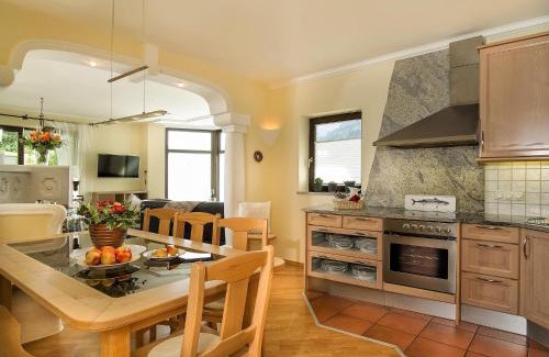 Dorfgastein Apartment | Discover Ladinger, Landhaus: Family-Friendly Retreat