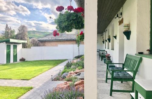 Csolnok House | Kid-Friendly Retreat at Ladislaus Schnaps-Haus Falusi Vendégház