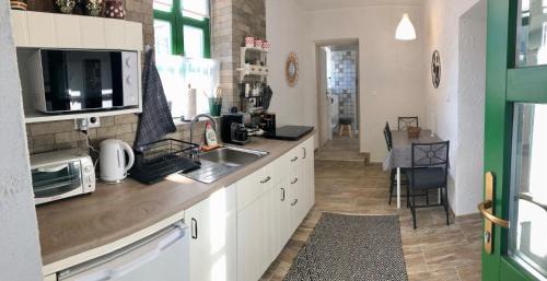 Csolnok House | Kid-Friendly Retreat at Ladislaus Schnaps-Haus Falusi Vendégház