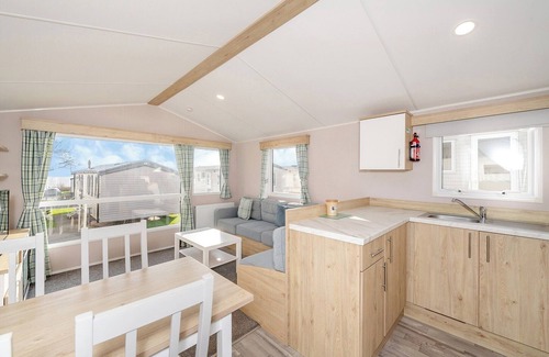 Otterton House | Stylish 12ft-wide Caravan with Oceanfront Views & Pool