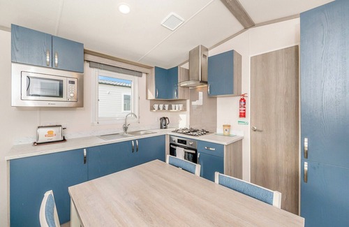 Otterton House | Stylish 12ft-Wide Caravan with Oceanfront Views & Spa