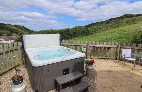 Saltburn-by-the-Sea Cottage | Experience Oceanfront Bliss at Lady Bird Retreat