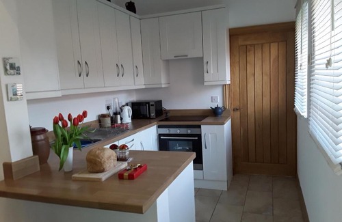 Ripley House | Pet-Friendly Comfort at Lady Lane Stables - Rated 10/10