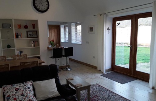 Ripley House | Pet-Friendly Comfort at Lady Lane Stables - Rated 10/10