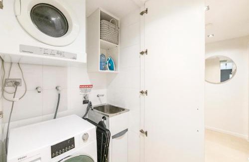 Darwin City Centre Apartment | Elegant Waterfront Retreat at Lady of the Lagoon