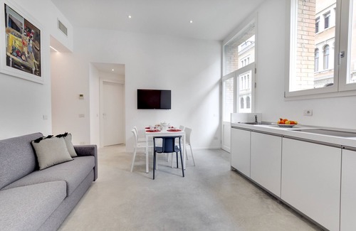 Castello Apartment | Unforgettable LADY T Loft with Ocean View & Spa Access