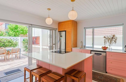 Voelklip Cottage | Ladybird: Ideal Retreat for Digital Nomads by the Ocean