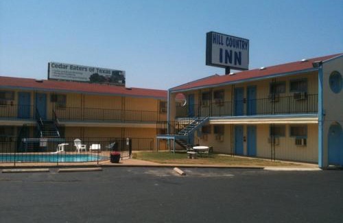 Johnson City Hotel | Family-Friendly Stays at Hill Country Inn with Pool Access