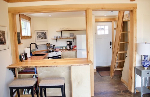 Blue Hill House | Idyllic Ladyslipper Cottage with Ocean View in Blue Hill