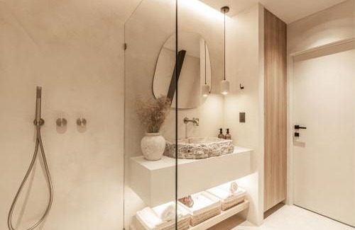 Ashford House | Lafa Cabin - Luxe A Frame Retreat with Hot Tub, Sauna, Firepit- 5 Min to Mt Rainier