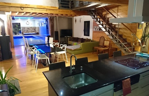 Saint-Medard-sur-Ille Apartment | Lafamosia Between loft and villa with pool