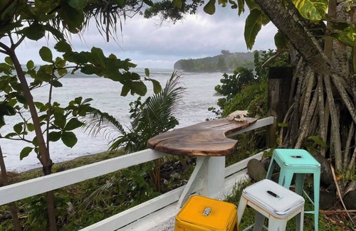 Tahiti House | Lafayette Beach House 4 - beachfront villa on the street