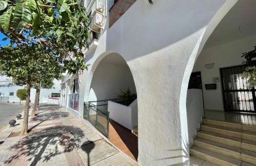 Arroyo de la Miel Apartment | LaFrenchTouch: Central Location with Pool Near Train Station