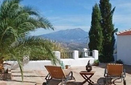 Colmenar House | Discover Lagar El Buho: Pet-Friendly Paradise Awaits