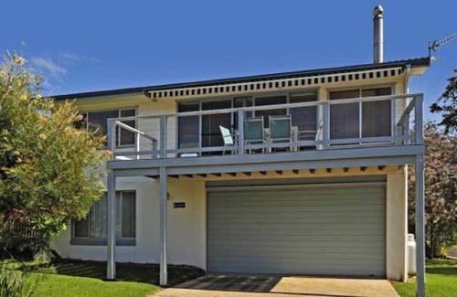 Bendalong House | Lagava: Oceanfront Retreat with Top Amenities and Views
