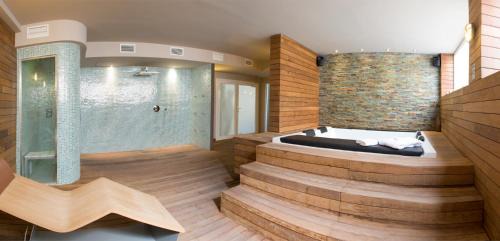 Valderrobres Apartment | Relax at Lagaya Apartments & Spa: 4-Star Getaway Awaits