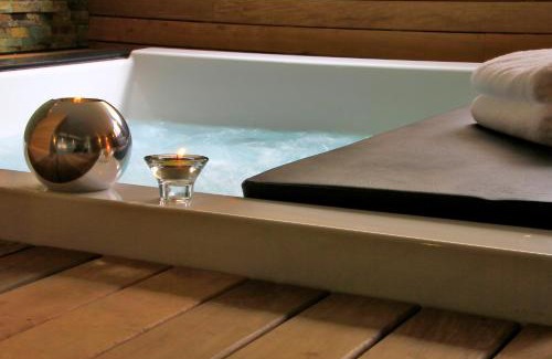 Valderrobres Apartment | Relax at Lagaya Apartments & Spa: 4-Star Getaway Awaits