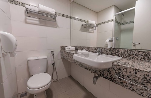 Moinhos de Vento Hotel | Discover Laghetto Moinhos: Pool, Spa & High Guest Rating