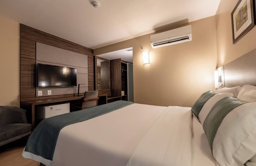 Moinhos de Vento Hotel | Discover Laghetto Moinhos: Pool, Spa & High Guest Rating