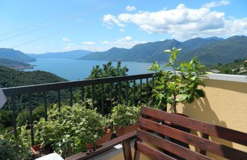 Vignone Apartment | Scenic Lago Maggiore Retreat with Ocean View in Vignone