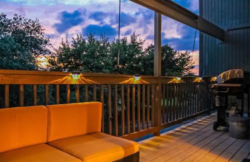 Point Venture House | Discover Lago Retreat: Family-Friendly with Pool Access