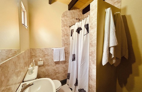 El Chalten Bed & Breakfast | Eco-Friendly Lago Viedma B&B with Spa & Family Amenities