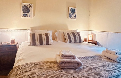 El Chalten Bed & Breakfast | Eco-Friendly Lago Viedma B&B with Spa & Family Amenities