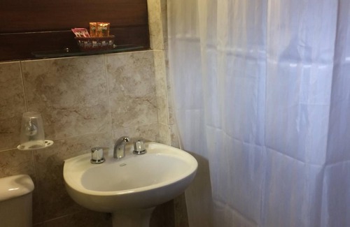 El Chalten Bed & Breakfast | Eco-Friendly Lago Viedma B&B with Spa & Family Amenities