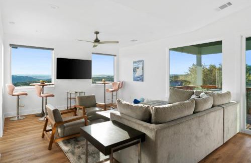 Lago Vista House | Inviting Lago Vista Retreat with Game Room & Hot Tub