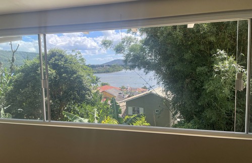 Canto da Lagoa House | Peaceful Lagoa da Conceição: Near Beaches & Family-Friendly