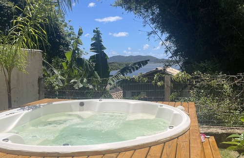 Canto da Lagoa House | Peaceful Lagoa da Conceição: Near Beaches & Family-Friendly
