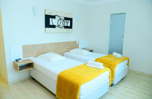 Lagoa Vermelha Hotel | Relax at Lagoa Parque Hotel with Pool and Family Amenities