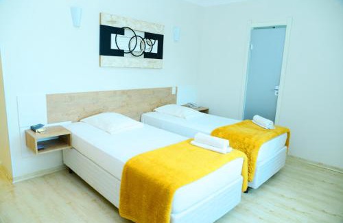 Lagoa Vermelha Hotel | Relax at Lagoa Parque Hotel with Pool and Family Amenities