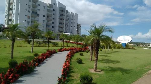 Setor Lagoa Quente Hotel | Lagoa Quente Flats: Oceanfront Escape with Pool & Dining