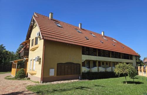 Gyula Apartment | Beachfront Lagom Apartman with Ocean Views & Pet Friendly