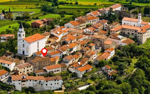 Ajdovscina Apartment | Unforgettable Stay at Vipavski Križ 54 - Top Rated Hotel